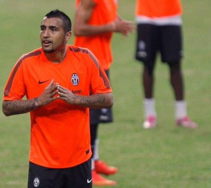 Juventus' Arturo Vidal (L) gestures during a training session ahead of their friendly soccer match against Singapore Selection at the Sports Hub in Singapore August 15, 2014. Juventus will play against a Singapore Selection side made up of Singapore&
