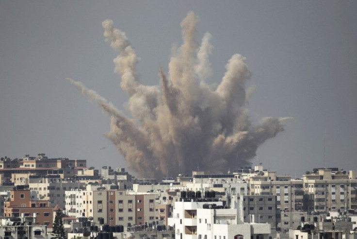 Smoke and sand are seen following an Israeli air strike in Gaza August 25, 2014. 