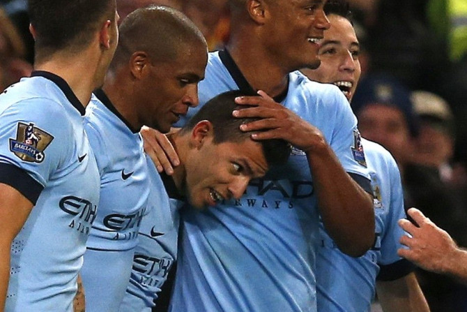 Manchester City&#039;s Sergio Aguero (C) celebrates with team mates after scoring a goal against Liverpool during their English Premier League soccer match at the Etihad stadium in Manchester, northern England August 25, 2014.