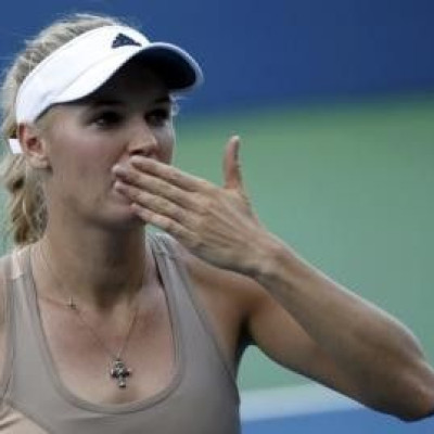 Caroline Wozniacki of Denmark blows a kiss after defeating Aliaksandra Sasnovich of Belarus during their match at the 2014 U.S. Open tennis tournament in New York, August 27, 2014. REUTERS/Mike Segar