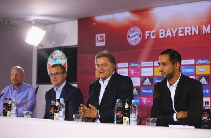 Bayern Munich&#039;s new player Mehdi Benatia attends a news conference at Bayern Munich&#039;s headquarters together with the club&#039;s media director Markus Hoerwick, CFO Jan-Christian Dreesen and sporting director Matthias Sammer (R-L) in Munich, Aug