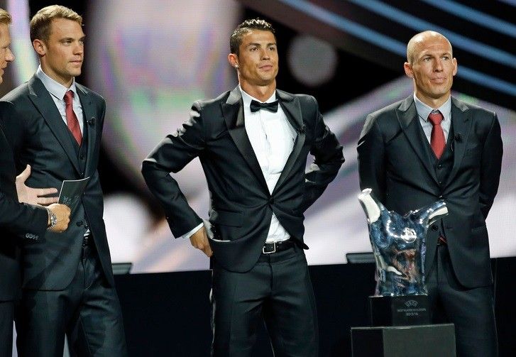 Real Madrids Cristiano Ronaldo C is seen with Bayern Munichs Manuel Neuer L and Arjen Robben before receiving his Best Player UEFA 2014 Award during the draw ceremony for the 20142015 Champions League soccer competition at Monacos Grimaldi Forum i