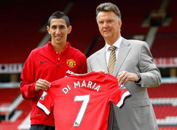 Manchester United&#039;s new signing Angel Di Maria (L) poses for a photograph with his shirt and with manager Louis van Gaal at Old Trafford in Manchester, northern England August 28, 2014. Manchester United have signed Di Maria from Real Madrid for a Br
