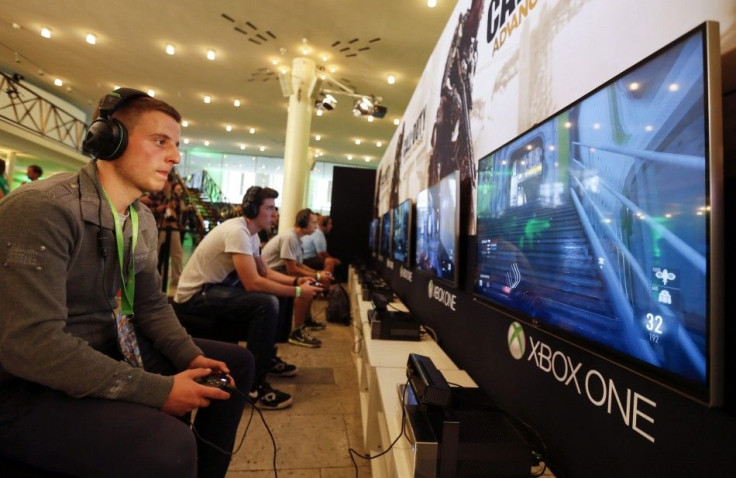 A Gamer Plays 'Call of Duty: Advanced Warfare' On An Xbox One Console During The Xbox Play Day 2014, Before The Gamescom 2014 Fair In Cologne