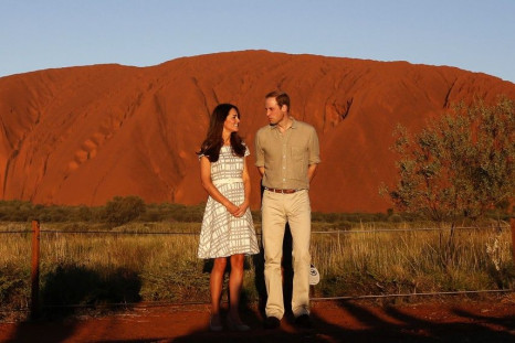 Britain&#039;s Prince William and his wife Catherine, Duchess of Cambridge, pose in front of Uluru, also known as Ayers Rock, April 22, 2014. Britain&#039;s Prince William, his wife Kate and their son Prince George are on a three-week tour of New Zealand 