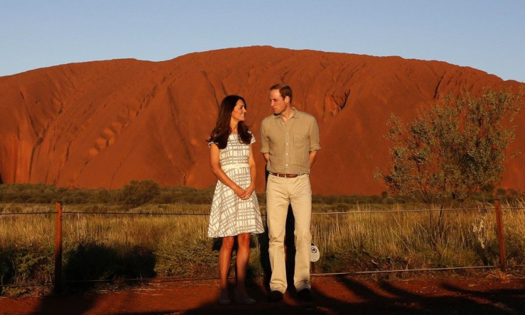 Britain&#039;s Prince William and his wife Catherine, Duchess of Cambridge, pose in front of Uluru, also known as Ayers Rock, April 22, 2014. Britain&#039;s Prince William, his wife Kate and their son Prince George are on a three-week tour of New Zealand 