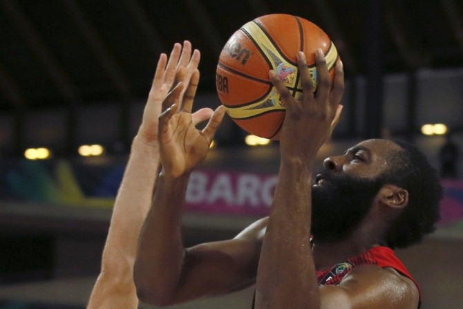 James Harden of the U.S. (R) goes up for a basket over Slovenia&#039;s Goran Dragic during their Basketball World Cup quarter-final game in Barcelona September 9, 2014.
