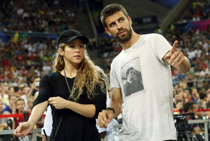 Colombian singer Shakira (L) and her partner, Barcelona soccer player Gerard Pique, attend the Basketball World Cup quarter-final game between the U.S. and Slovenia in Barcelona September 9, 2014.