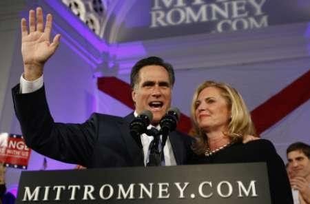  Republican presidential candidate Mitt Romney and his wife Ann speak to supporters at his Florida primary election night rally 