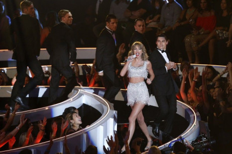 Taylor Swift performs &quot;Shake It Off&quot; on stage during the 2014 MTV Video Music Awards in Inglewood, California August 24, 2014.