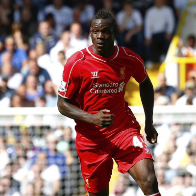 Liverpool&#039;s Mario Balotelli runs with the ball during their English Premier League soccer match against Tottenham Hotspur at White Hart Lane in London August 31, 2014.