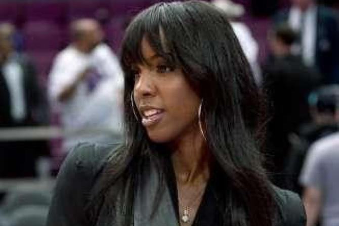 Kelly Rowland leaves after watching NBA Games