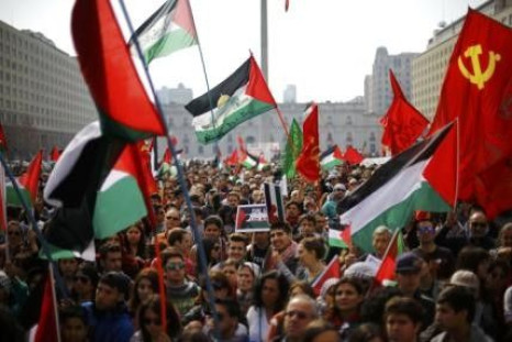 Palestinian supporters rally against the violence and siege implemented by the Israel