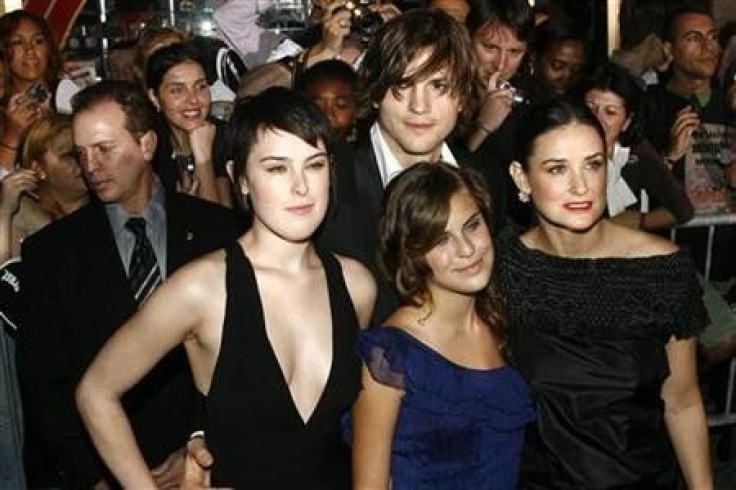 Actors Ashton Kutcher (2nd R) and Demi Moore (R) pose with their children Rumer Willis (L) and Scout LaRue Willis at the film premiere of &#039;&#039;Live Free or Die Hard&#039;&#039; in New York