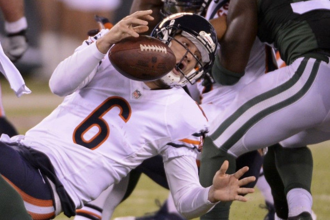 Chicago Bears quarterback Jay Cutler fumbles 
