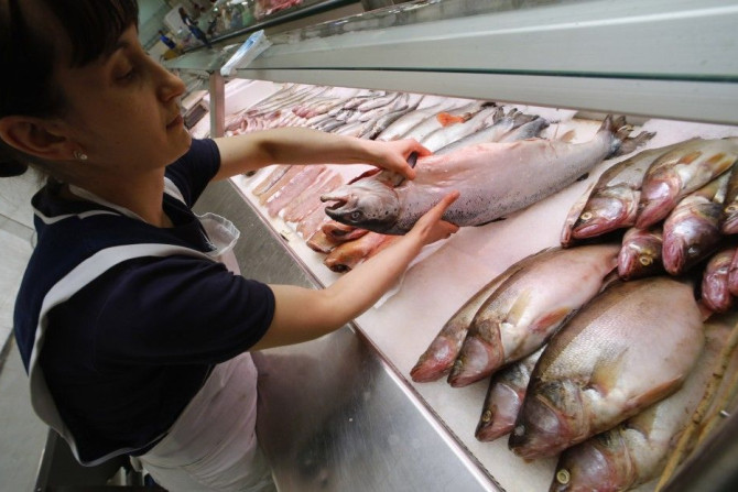 A vendor sells Norwegian fish at the city market in St. Petersburg August 7, 2014.
