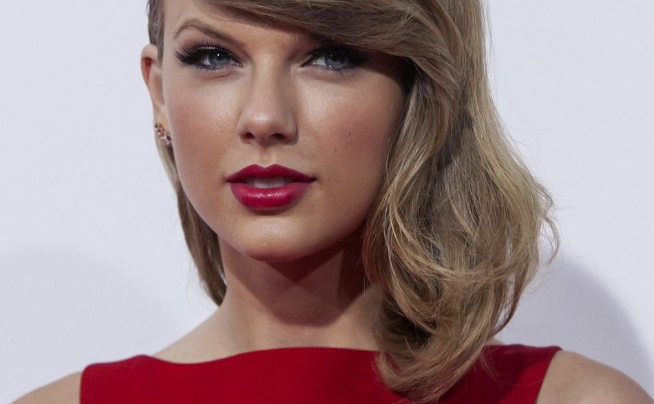 Actress and singer Taylor Swift attends the premiere of quotThe Giverquot
