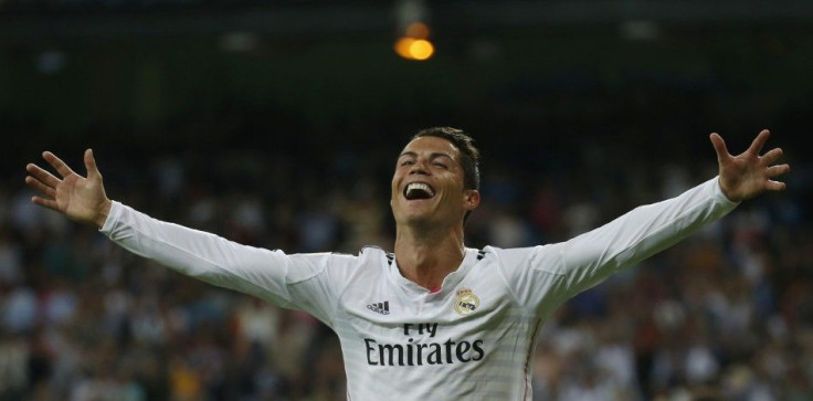 Real Madrid&#039;s Cristiano Ronaldo celebrates after scoring his third goal against Athletic Bilbao during their Spanish first division soccer match at Santiago Bernabeu stadium in Madrid October 5, 2014. REUTERS/Sergio Perez