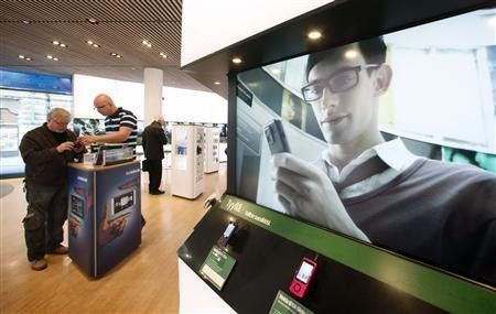 A customer (L) talks with a sales representative