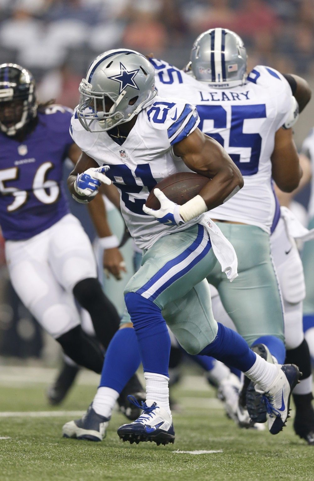 Dallas Cowbabes Running Back Joseph Randle Arrested For Shoplifting Underwear And Cologne