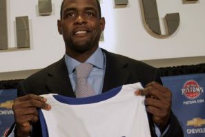 Newly signed Detroit Pistons player Chris Webber holds up his jersey during a news conference in Auburn Hills, Michigan, January 16, 2007.