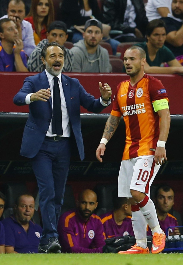 Coach Cesare Prandelli reacts next to Wesley Sneijder of Galatasaray during their Champions League Group D soccer match against Anderlecht in Istanbul September 16, 2014.