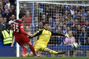 Chelsea's Thibaut Courtois (R) saves a shot from Leicester City's David Nugent during their English Premier League soccer match at Stamford Bridge in London, August 23, 2014.