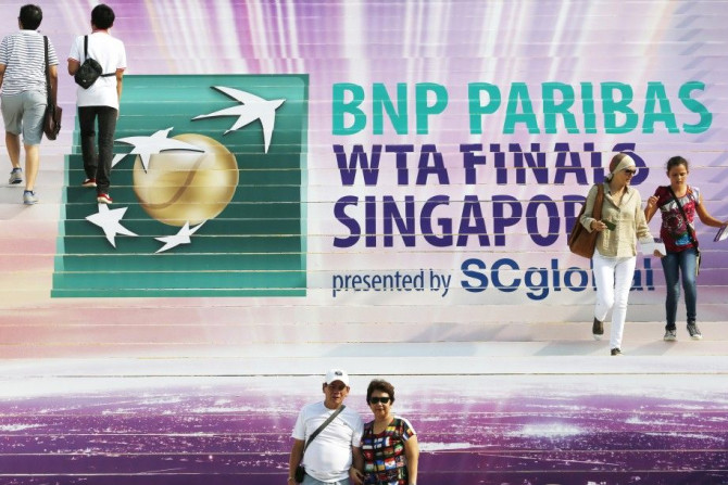 Spectators arrive at the venue of the WTA Finals in Singapore October 20, 2014. The top eight women in world tennis have limped to the season-ending WTA Finals in Singapore this week, with creaking knees and form fears casting a shadow over the WTA&#039;s