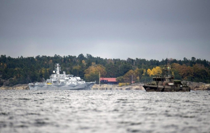 The Swedish minesweeper HMS Kullen and a guard boat are seen in the search for suspected &quot;foreign underwater activity&quot; at Namdo Bay, Stockholm October 21, 2014. Sweden&#039;s military is working on two new observations that could be evidence of 