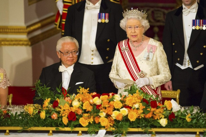 Queen Elizabeth addresses dignitaries during a state banquet at Buckingham Palace