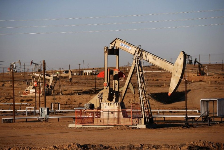 An oil field is seen at sunrise near Bakersfield, California October 14, 2014. Brent crude hit a new four-year low on Wednesday before recovering to just under $85 a barrel, as faltering global growth curbed demand for fuel at a time of heavy oversupply. 