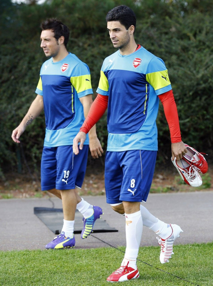 Arsenal&#039;s Mikel Arteta (R) and Santi Cazorla arrive for a training session at their training facility in London Colney, north of London, September 15, 2014. Arsenal are due to play Borussia Dortmund in a Champions League Group D soccer match on Tuesd
