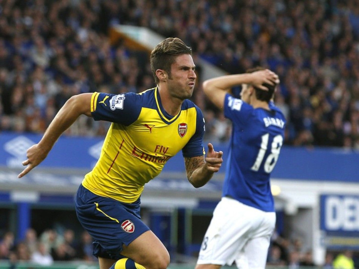 Arsenal's Olivier Giroud (L) celebrates after scoring a goal against Everton during their English Premier League soccer match at Goodison Park in Liverpool, northern England August 23, 2014.