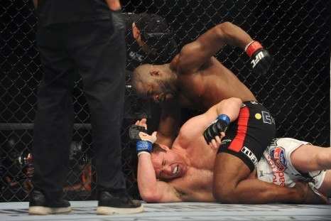 ov 16, 2013; Las Vegas, NV, USA; Rashad Evans (red gloves) fights against Chael Sonnen (blue gloves) in their light heavyweight bout during UFC 167 at MGM Grand Garden Arena.