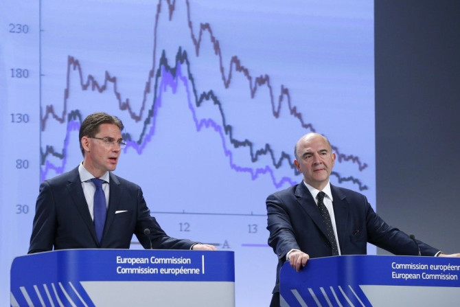 European Commissioner for Jobs, Growth, Investment and Competitiveness Jyrki Katainen (L) and European Commissioner for Economic and Financial Affairs Pierre Moscovici present the EU executive's autumn economic forecasts 