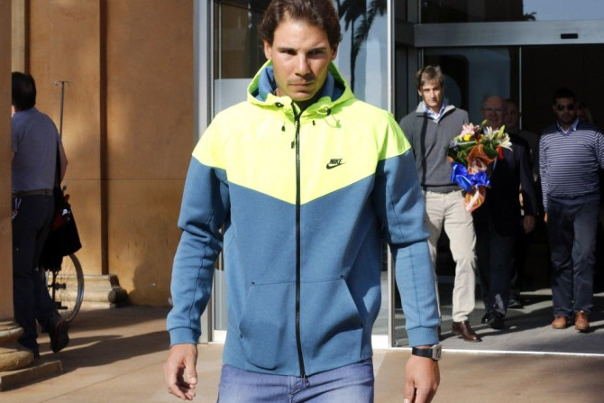 Spanish tennis player Rafael Nadal leaves the hospital after appendicitis surgery in Barcelona November 5, 2014. REUTERS/Gustau Nacarino