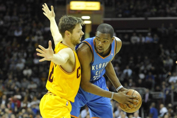 Matthew Dellavedova defending Kevin Durant