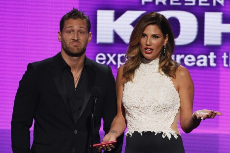 Juan Pablo Galavis and Daisey Fuentes present the Kohl&#039;s new artist of the year award at the 41st American Music Awards in Los Angeles, California November 24, 2013.