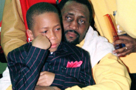 Six-time world boxing champion Thomas Hearns leaves Joe Louis Arena carrying his son Thomas, Jr., after losing what was thought to be the final fight of his career, in Detroit in this April 8, 2000 file photo. Hearns, 47, who made a comeback in July 2005,