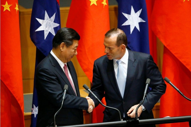 China?s President Xi Jinping (L) shakes hands with Australian Prime Minister Tony Abbott after a signing ceremony for a free trade deal at Parliament House in Canberra