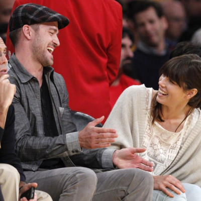 Justin Timberlake and Jessica Biel watching the NBA in 2012
