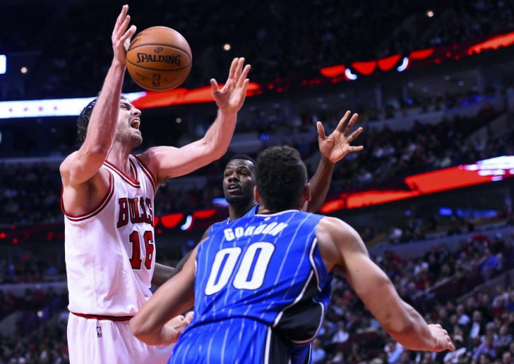 Aaron Gordon on defense against Pau Gasol