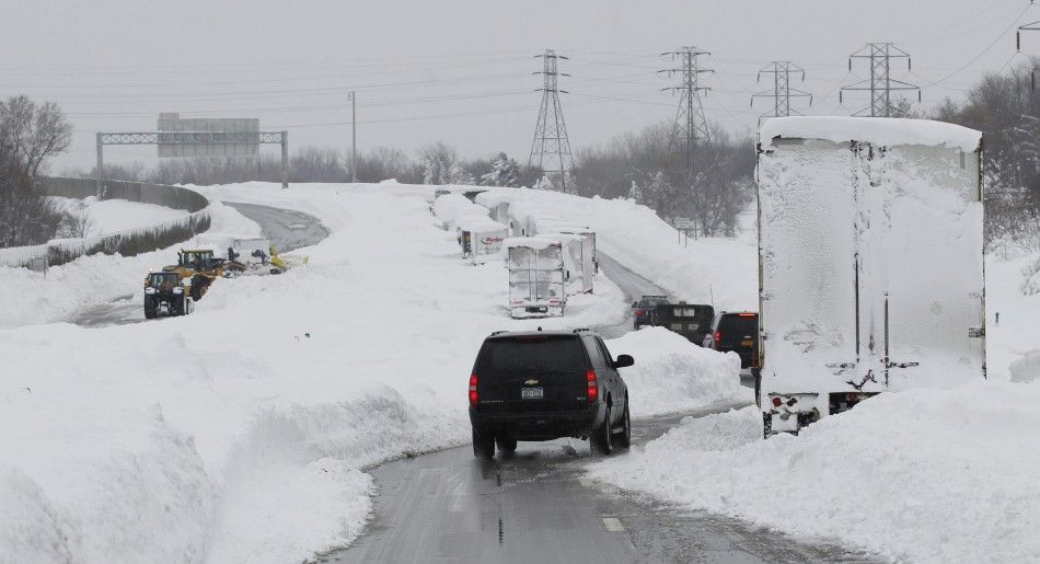 New York Governor Andrew Cuomos entourage makes its way on interstate I-190 to survey an area in West Seneca, New York November 19, 2014. Cuomo and other government officials viewed part of the thruway where several trucks and motorists were stranded aft