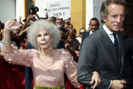 Spain&#039;s Duchess of Alba Cayetana Fitz-James Stuart y Silva (L) and her husband Alfonso Diez wave at the entrance of Las Duenas Palace after their wedding in Seville October 5, 2011.