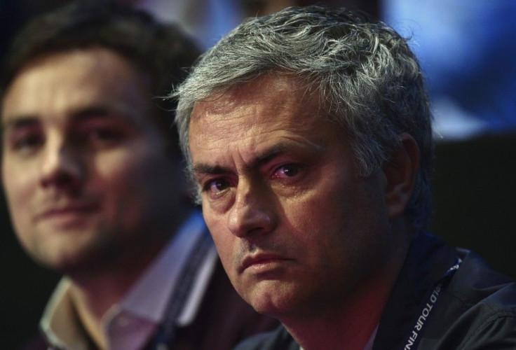 Jose Mourinho, (R) manager of Chelsea football club, watches Andy Murray of Britain play his tennis match against Roger Federer of Switzerland at the ATP World Tour finals at the O2 Arena in London November 13, 2014.