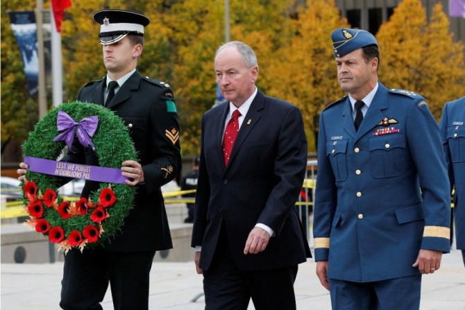 Canada&#039;s Minister of National Defence Rob Nicholson and Chief of the Defence Staff General Tom Lawson prepare to lay a wreath at the National War Memorial