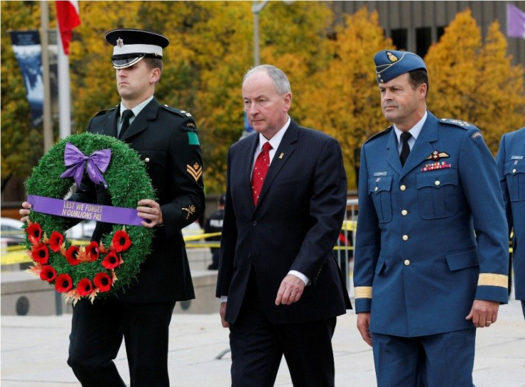 Canada&#039;s Minister of National Defence Rob Nicholson and Chief of the Defence Staff General Tom Lawson prepare to lay a wreath at the National War Memorial