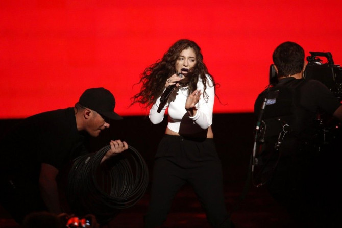 Lorde performs &quot;Yellow Flicker Beat&quot; during the 42nd American Music Awards in Los Angeles, California November 23, 2014.   REUTERS/Mario Anzuoni