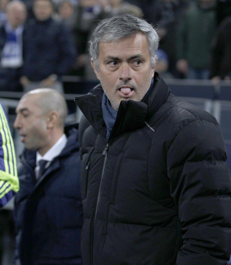 Chelsea&#039;s manager Jose Mourinho reacts next to Schalke 04&#039;s coach Roberto Di Matteo (L) during their Champions League group G soccer match in Gelsenkirchen November 25, 2014.
