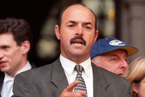 A British appeal court on Thursday overturned an 85,000 pounds ($125,300) libel award given to former Liverpool goalkeeper Bruce Grobbelaar after newspaper allegations of match-fixing. Grobbelaar leaves London&#039;s High Court after winning the original 